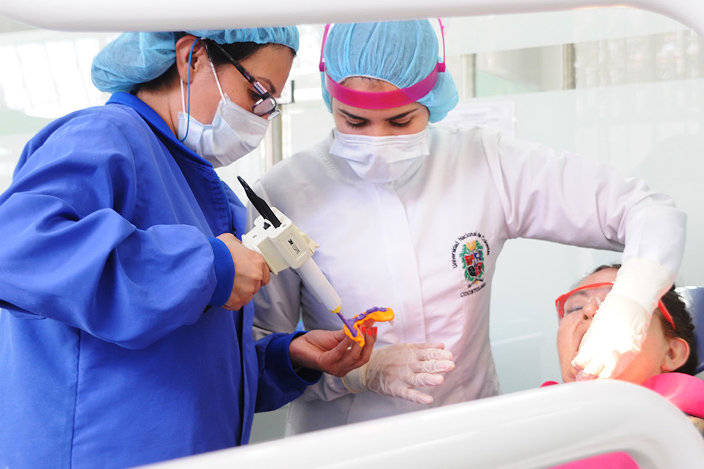 Hoy cumple 93 años la Facultad de Odontología de la UNAL liderando esta disciplina